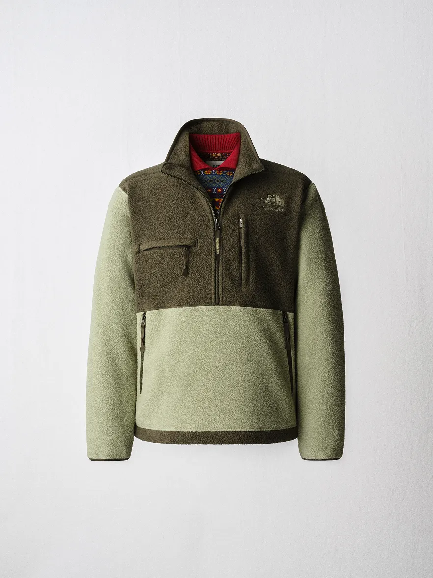 雪上に置かれたTHE NORTH FACE × Aimé Leon Doreのシューズ