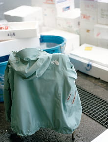 THE NORTH FACEのアウターを着たHiromi Ikedaのポートレート