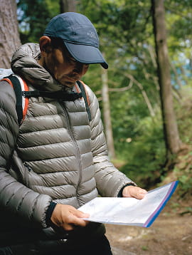 THE NORTH FACEのアウターを着たHiroyoshi Manomeのポートレート