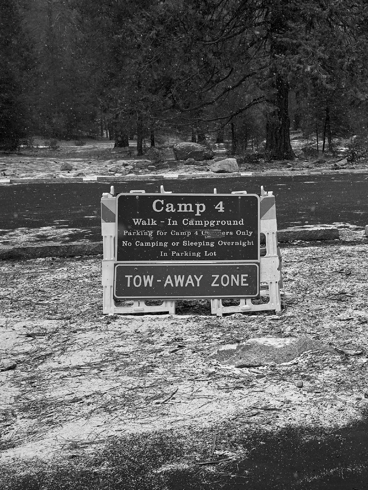 WINTER CAMP IN YOSEMITE
