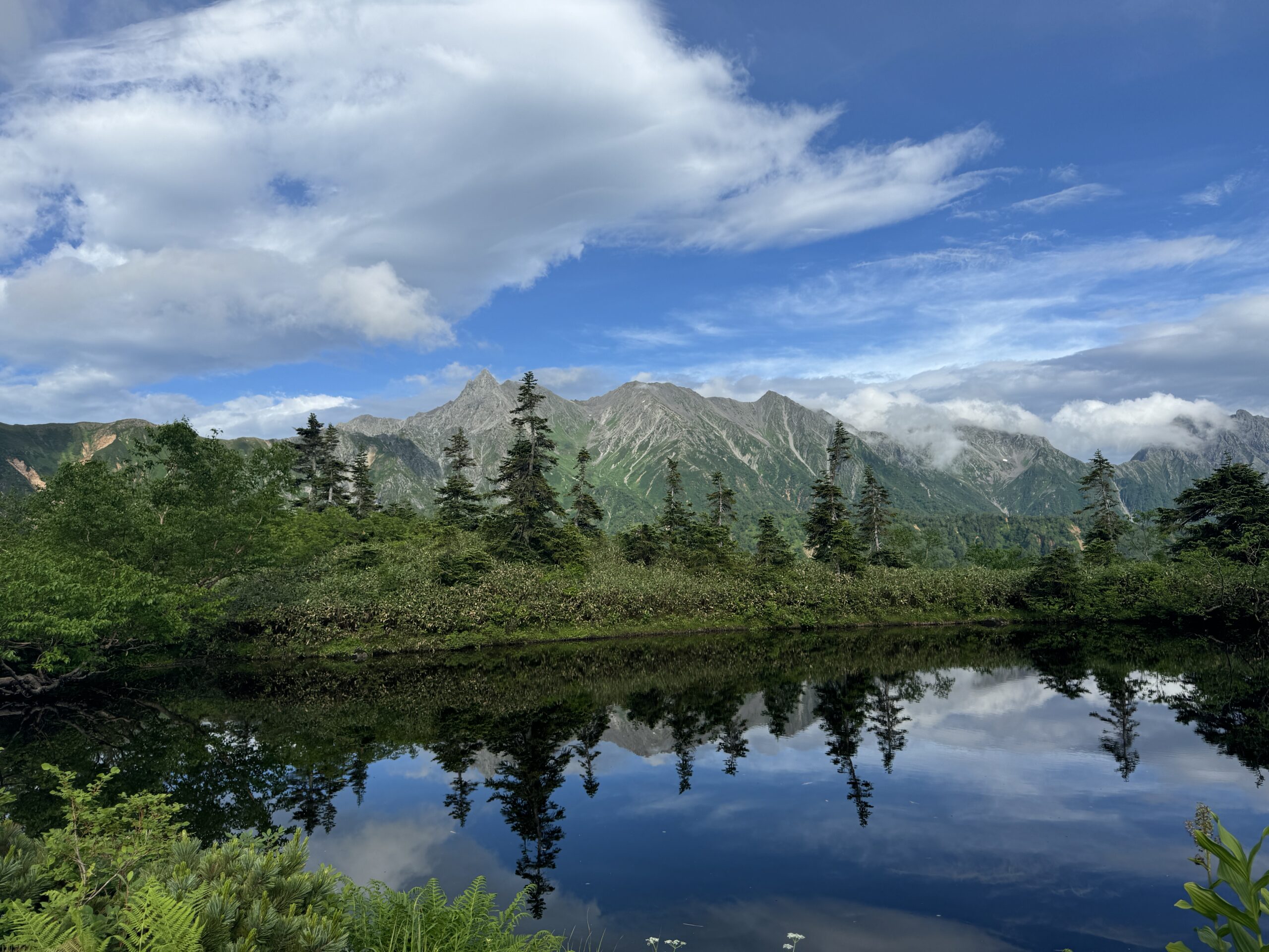 鏡池と槍ヶ岳