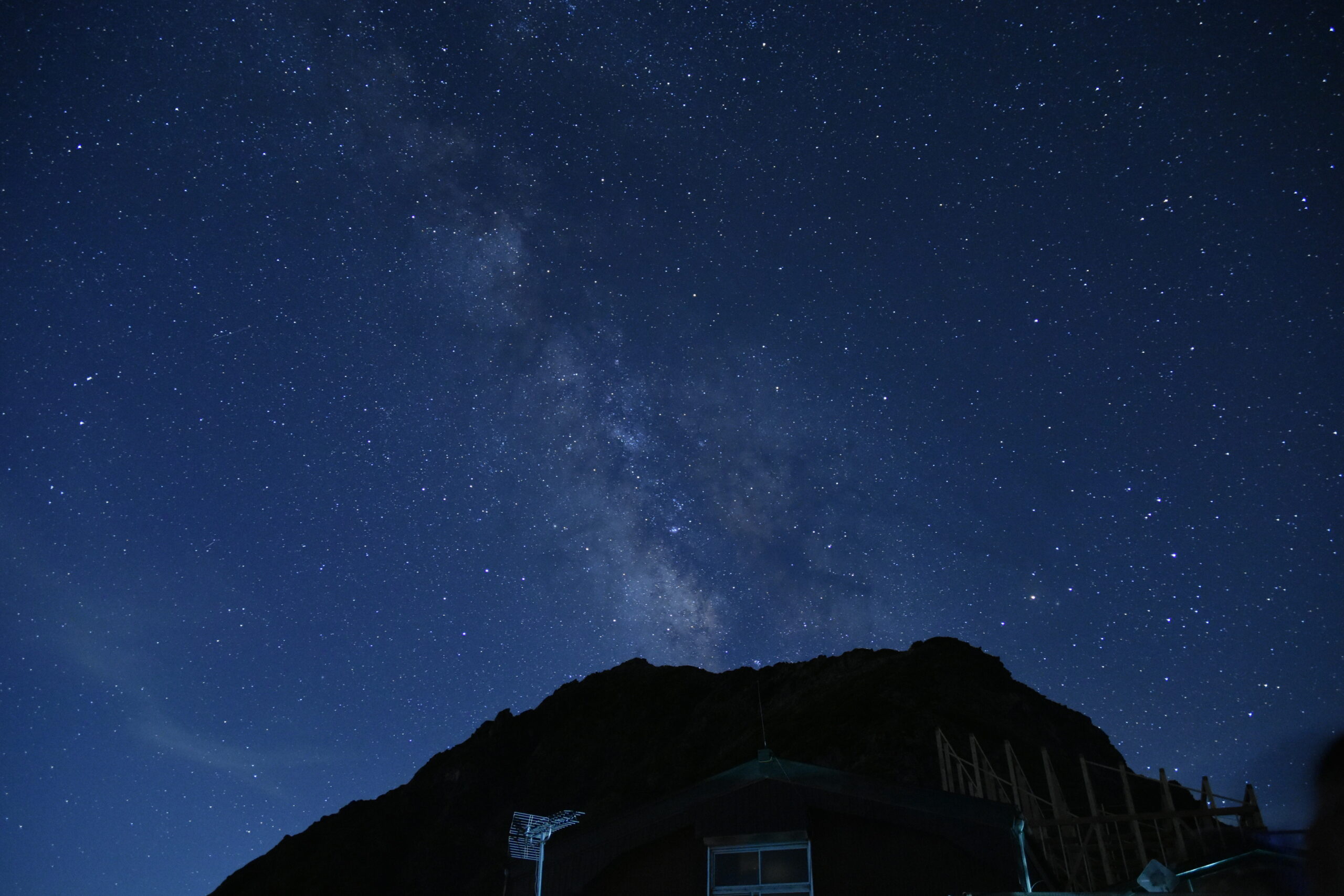 肩の小屋から望む星空