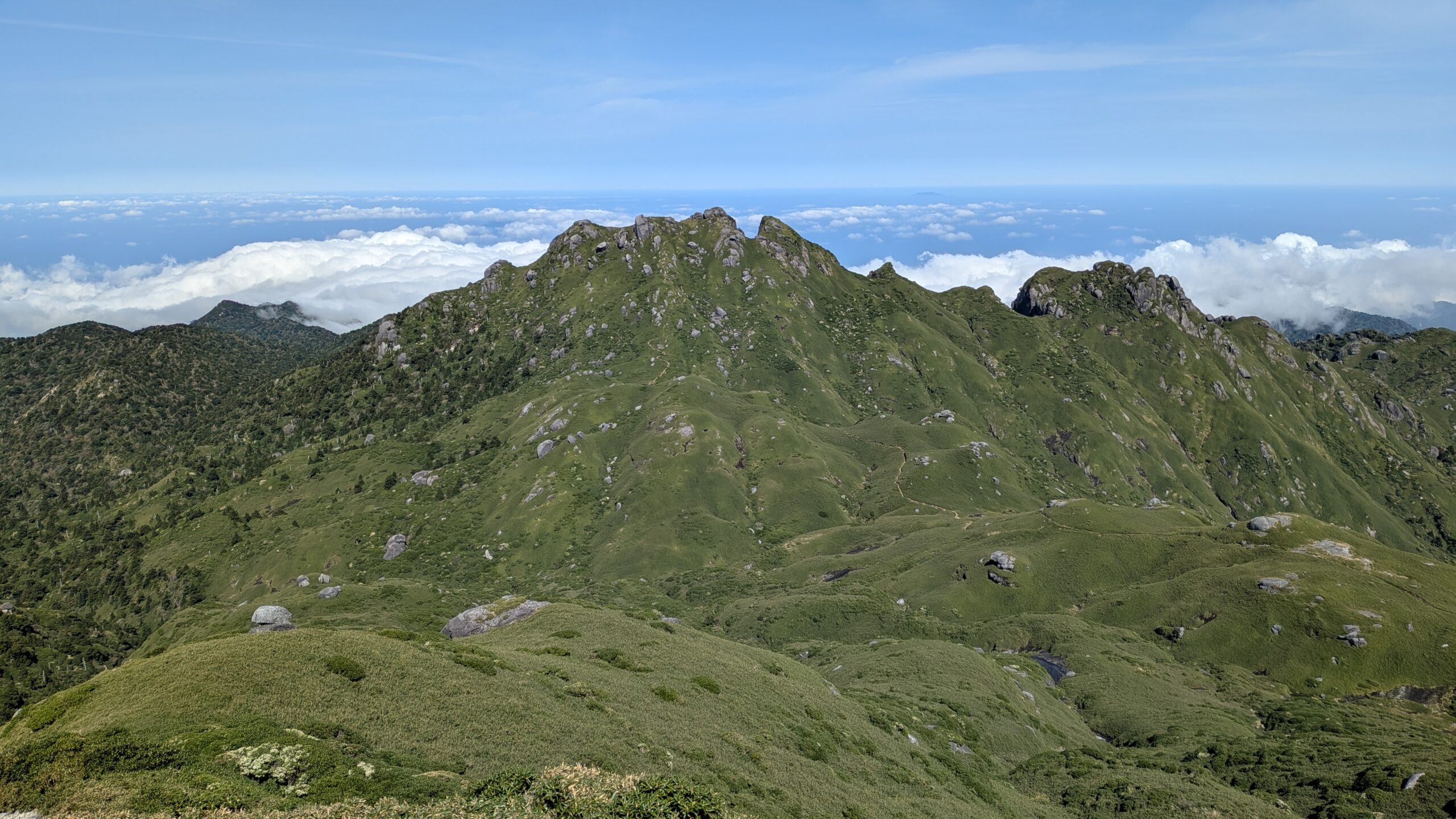 山稜から望む永田岳